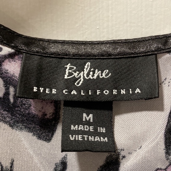 Byline blouse size medium - Picture 2 of 3